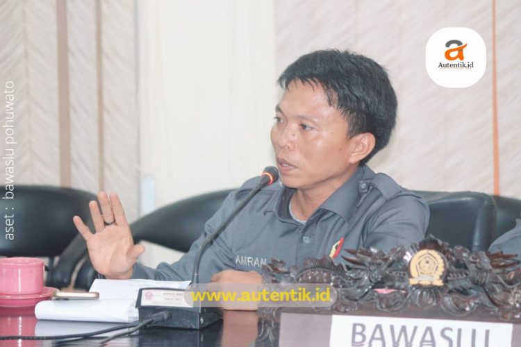 Anggota Bawaslu Kabupaten Pohuwato, Amran Hulubangga. (aset : humas)