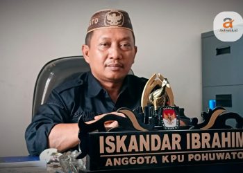 Komisioner KPU Kabupaten Pohuwato, Iskandar Ibrahim.