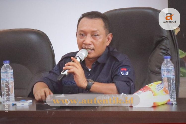 Komisioner KPU Kabupaten Pohuwato, Iskandar Ibrahim.