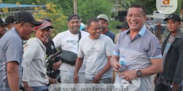 Calon Anggota DPD RI, Syarif Mbuinga, nampak larut bersama masyarakat Desa Balayo, Kecamatan Patilanggio, Minggu (4/1/2024)
