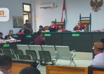 Saksi S, saat diperiksa majelis hakim atas kasus kerusuhan Pohuwato, di Pengadilan Tipikor dan Hubungan Industrial, Selasa (6/2/2024).