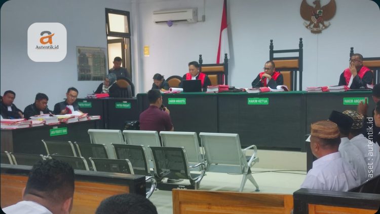 Saksi S, saat diperiksa majelis hakim atas kasus kerusuhan Pohuwato, di Pengadilan Tipikor dan Hubungan Industrial, Selasa (6/2/2024).