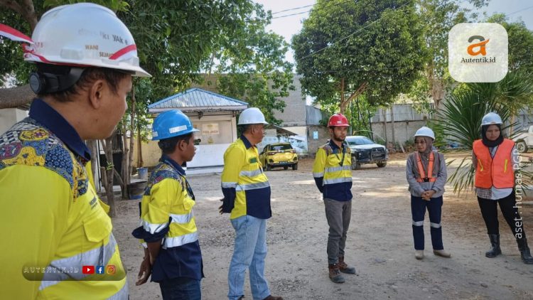 Karyawan Pani Gold Project (PGP).