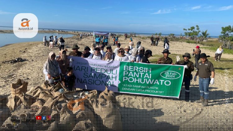 Aksi Bersih Pantai oleh Pani Gold Project, Pemda Pohuwato serta Pemdes setempat, Minggu (25/2/2024).