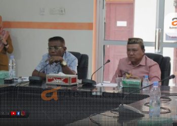 Wakil Ketua DPRD Kabupaten Pohuwato, Idris Kadji (Kiri), Ketua Komisi III, Beni Nento (kanan).