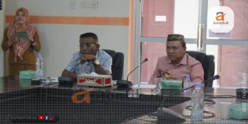 Wakil Ketua DPRD Kabupaten Pohuwato, Idris Kadji (Kiri), Ketua Komisi III, Beni Nento (kanan).