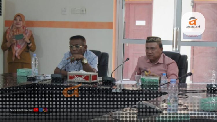 Wakil Ketua DPRD Kabupaten Pohuwato, Idris Kadji (Kiri), Ketua Komisi III, Beni Nento (kanan).