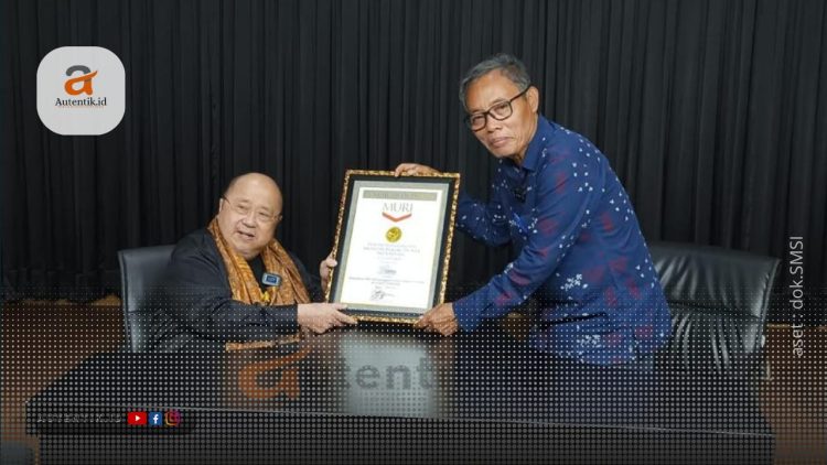 Penyerahan penghargaan MURI kepada SMSI, Kamis (21/3/2024).