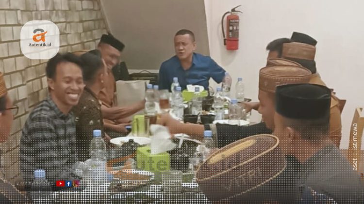 Kebersamaan Syarif Mbuinga bersama Kades dan aparat desa se-Kecamatan Paguat, Kamis (4/4/2024).