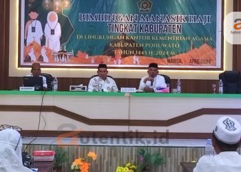 Ketua DPRD, Nasir Giasi, saat memberikan sambutan pada bimbingan manasik haji Kabupaten Pohuwato, Selasa (23/4/2024).