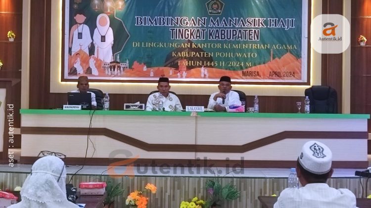 Ketua DPRD, Nasir Giasi, saat memberikan sambutan pada bimbingan manasik haji Kabupaten Pohuwato, Selasa (23/4/2024).