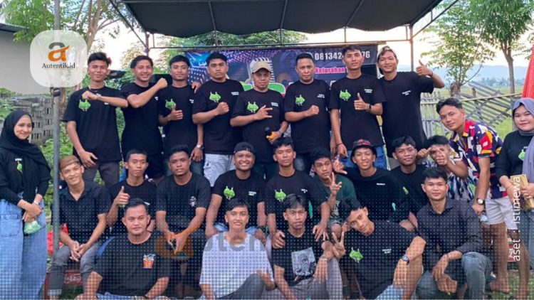 Panitia pelaksana semarak ketupat di Lingkungan IV, Kelurahan Hunggaluwa, Kecamatan Limboto, Rabu (17/4/2024).