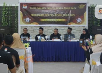 Rapat evaluasi tahapan pemilu 2024 KPU Kabupaten Pohuwato bersama badan adhoc, Ahad (28/4/2024).