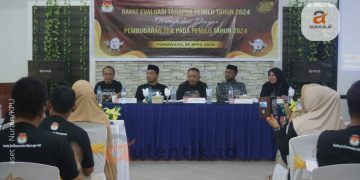 Rapat evaluasi tahapan pemilu 2024 KPU Kabupaten Pohuwato bersama badan adhoc, Ahad (28/4/2024).