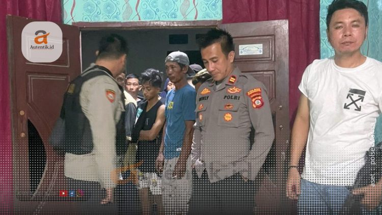 Kapolsek Marisa saat melakukan olah TKP penikaman yang terjadi, Rabu (10/4/2024).
