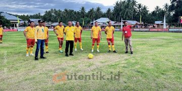 Kick off Bersinar Cup oleh Ketua DPRD Kabupaten Pohuwato, Nasir Giasi.