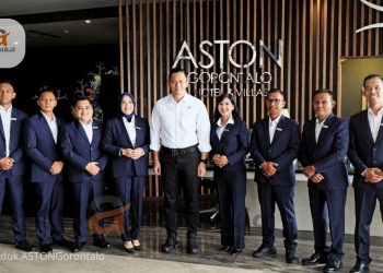 Menteri Agraria dan Tata Ruang bersama Manajemen ASTON Gorontalo Hotel & Villas.