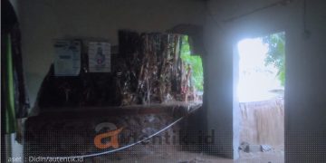 Jebol, kondisi bangunan rumah warga terdampak banjir di Kelurahan Hunggaluwa, Kecamatan Limboto, Gorontalo.