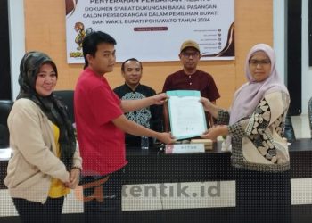 KPU Pohuwato saat menerima dokumen perbaikan bakal pasangan calon perseorangan.