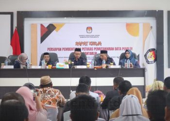 Rapat kerja KPU Pohuwato dengan agenda persiapan pembentukan petugas Pantarlih, Selasa (11/6/2024).