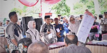 Pemungutan Suara Ulang (PSU) di TPS 02 Desa Tuladenggi, Kecamatan Telaga Biru, Kabupaten Gorontalo, Provinsi Gorontalo, Sabtu (22/6/2024).