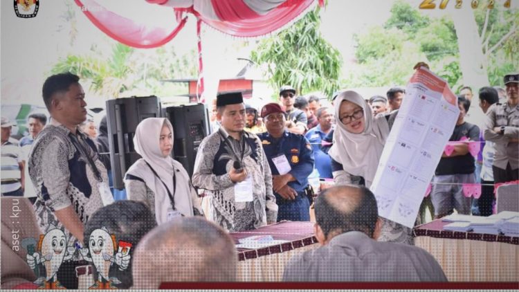 Pemungutan Suara Ulang (PSU) di TPS 02 Desa Tuladenggi, Kecamatan Telaga Biru, Kabupaten Gorontalo, Provinsi Gorontalo, Sabtu (22/6/2024).