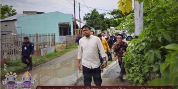Anggota KPU RI, Idham Holik, saat melakukan monitoring pelaksanaan Verfak dukungan perseorangan Kota Gorontalo, Sabtu (22/6/2024).