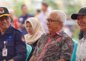 Deputi Bidang Dukungan Teknis KPU RI, Eberta Kawima, bersama Pj Gubernur Gorontalo dan Bupati Pohuwato saat memantau pelaksanaan PSU, Sabtu (13/7/2024).