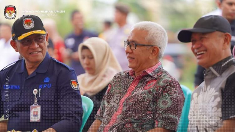 Deputi Bidang Dukungan Teknis KPU RI, Eberta Kawima, bersama Pj Gubernur Gorontalo dan Bupati Pohuwato saat memantau pelaksanaan PSU, Sabtu (13/7/2024).