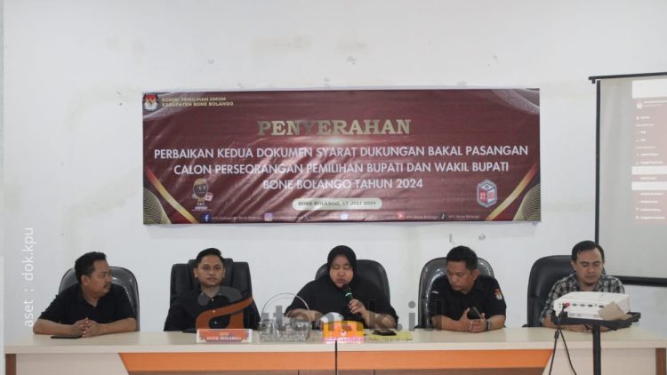 Penyerahan perbaikan kedua dokumen syarat dukungan Bapaslon Perseorangan Kabupaten Bone Bolango, Rabu (17/7/2024).