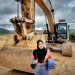 Felni Ruiba, perempuan Pohuwato pertama sebagai operator Excavator di Proyek Emas Pani.