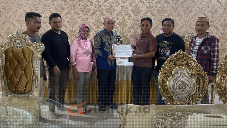Badan saksi PSU Gerindra saat menyerahkan hasil rekapitulasi ke Ketua DPC Gerindra Pohuwato.