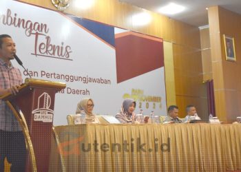 Anggota KPU Kabupaten Pohuwato, Windarto, saat membuka Bimtek pengelolaan dan pertanggungjawaban hibah pilkada 2024.