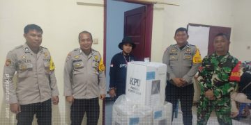 Penyerahan logistik PSU kepada PPK Marisa.