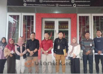 Anggota KPU Kabupaten Pohuwato, Usman Dunda, serta jajaran saat bersama Lapas Kelas IIB Pohuwato.