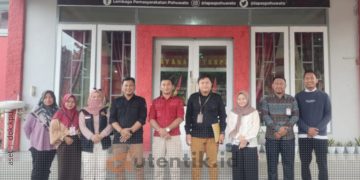Anggota KPU Kabupaten Pohuwato, Usman Dunda, serta jajaran saat bersama Lapas Kelas IIB Pohuwato.