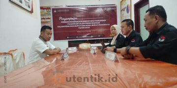 KPU Kabupaten Pohuwato saat menerima dokumen perbaikan Bapaslon perseorangan Salahuddin Pakaya - Vicky Prasetyo.