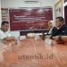 KPU Kabupaten Pohuwato saat menerima dokumen perbaikan Bapaslon perseorangan Salahuddin Pakaya - Vicky Prasetyo.