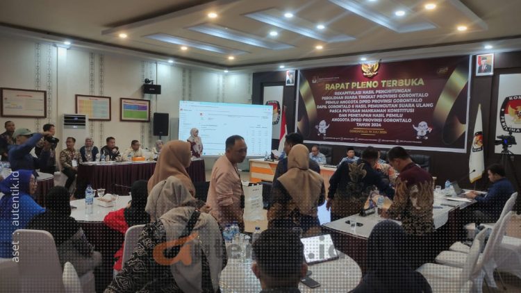 Rapat pleno terbuka rekapitulasi hasil perhitungan perolehan suara tingkat Provinsi Gorontalo, Jumat (19/7/2024).