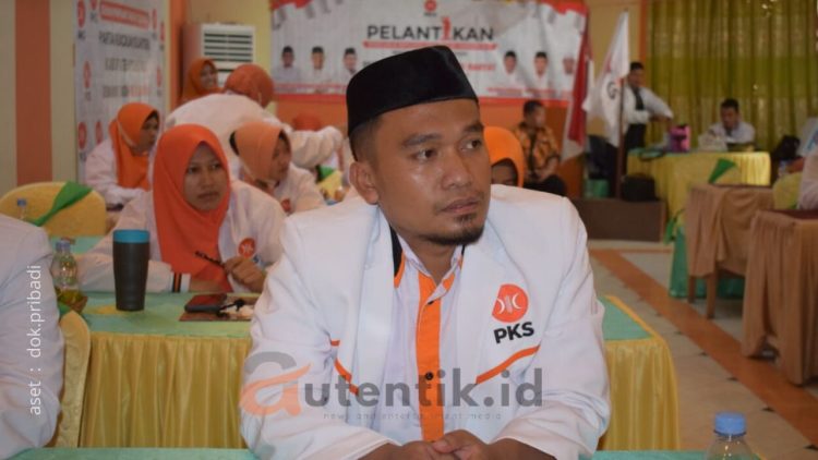 Ketua DPC PKS Pohuwato, Mukhlish Podilito.