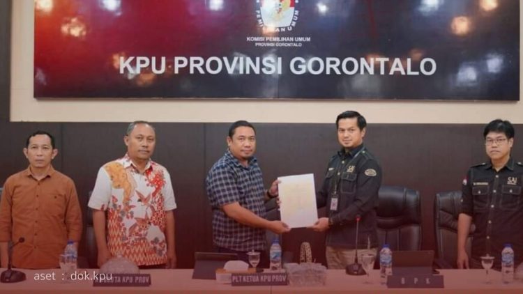 Anggota KPU Provinsi Gorontalo bersama BPK RI Perwakilan Gorontalo.