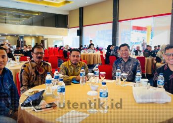 Komisioner KPU Kabupaten Pohuwato, Usman Dunda, (kedua kanan) saat hadir dalam rakor pemutakhiran data wilayah perbatasan. Selasa (30/7/2024).