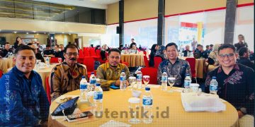 Komisioner KPU Kabupaten Pohuwato, Usman Dunda, (kedua kanan) saat hadir dalam rakor pemutakhiran data wilayah perbatasan. Selasa (30/7/2024).