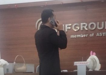 Ketua Fraksi Gerindra, Wawan Hatama, saat mengamuk di kantor FIF  Cabang Marisa, Kamis (4/6/2024).