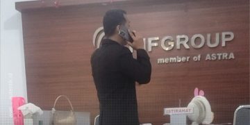 Ketua Fraksi Gerindra, Wawan Hatama, saat mengamuk di kantor FIF  Cabang Marisa, Kamis (4/6/2024).