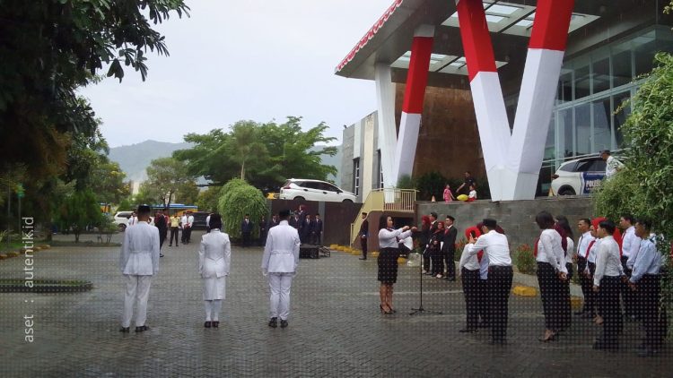 Upacara bendera dalam rangka memperingati HUT ke-79 Republik Indonesia oleh ASTON Gorontalo Hotel and Villas. (foto : Didin Towadi)