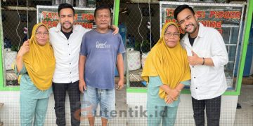 Fildan Rahayu saat bersama pemilik salah satu warung Nasi Kuning di Kecamatan Isimu, Kabupaten Gorontalo.