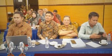 Divisi Sosdiklih KPU Kabupaten Gorontalo saat menghadiri raker pengelolaan media sosial.