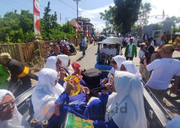 Iringi-iringan pasangan Calon Bupati dan Wakil Bupati, Saipul A. Mbuinga-Iwan S. Adam saat mendaftarkan diri ke KPU Pohuwato.