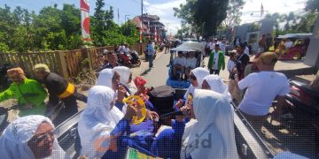 Iringi-iringan pasangan Calon Bupati dan Wakil Bupati, Saipul A. Mbuinga-Iwan S. Adam saat mendaftarkan diri ke KPU Pohuwato.